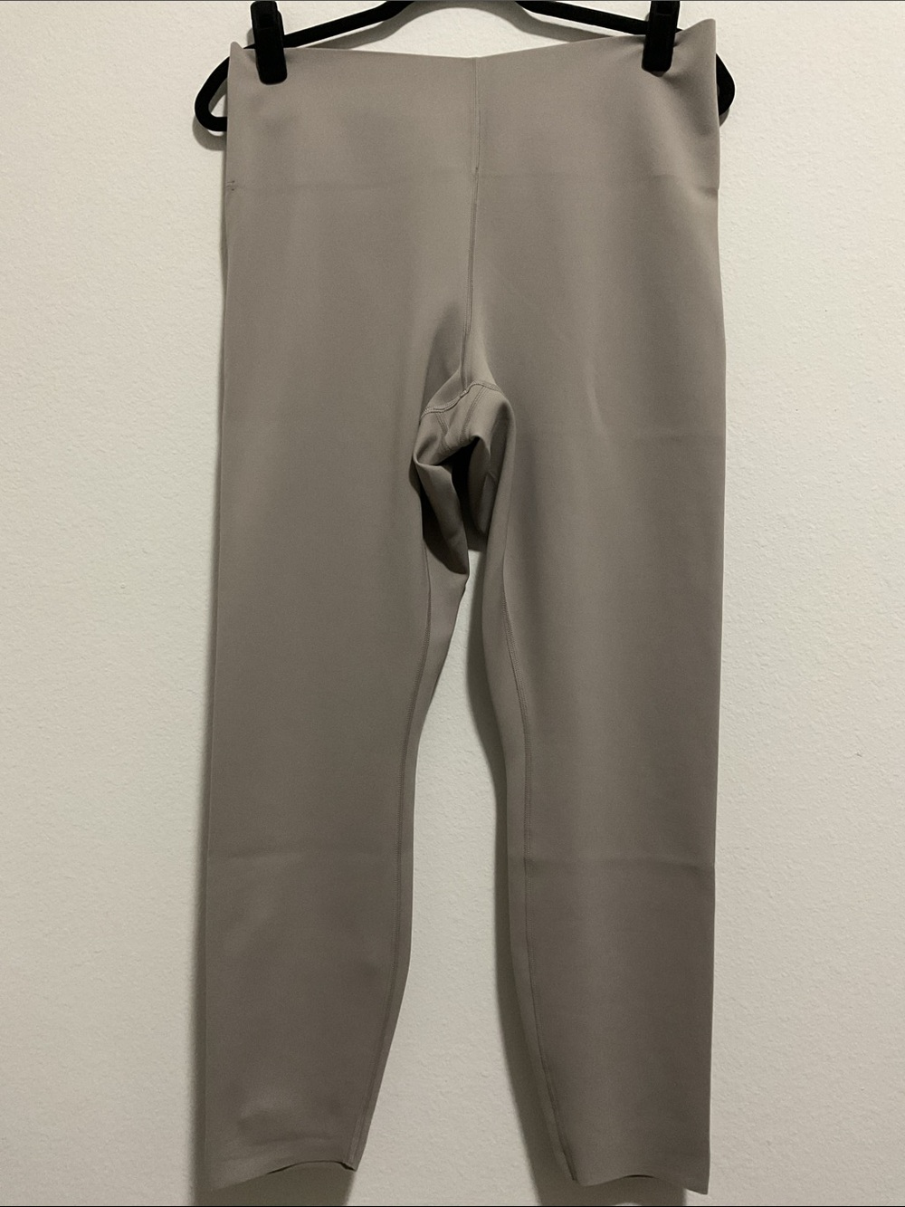 Lululemon- Women’s Glow Up SHR Tight 25”